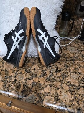 ASICS Men’s Black & White Indoor Sports Shoes with Gum Sole